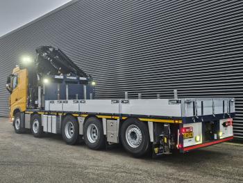 FH 420 10x4 / 85 t/m CRANE + JIB / KRAN